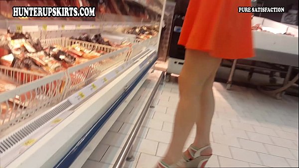 Splashy brunette upskirt