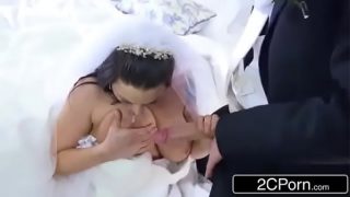 Cheating bride Simony Diamond loves anal