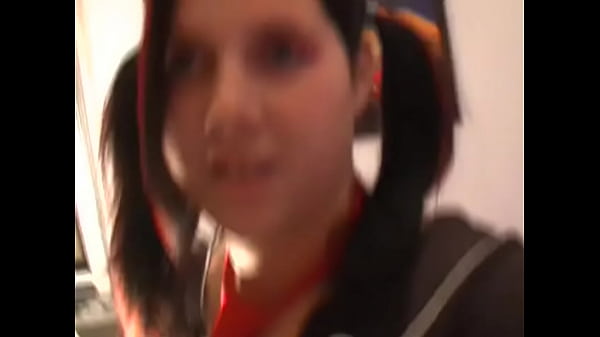 Ariella viene del colegio.