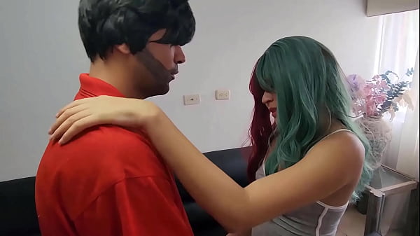 Esposa pilla a su esposa teniendo sexo con una cámara escondida en la sala en el día de su aniversario  esposa infiel puta