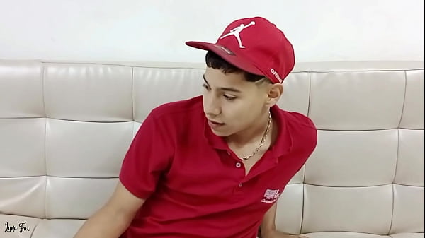 Empleada de servicio es follada por su jefe en un rapidin en el sofa!