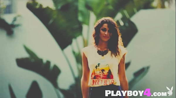 Big tits Latina MILF model enjoyed nice posing after hot outdoor striptease