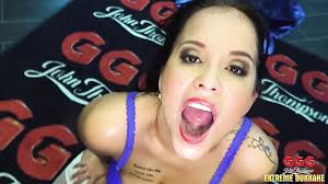 Jenifer: Oh mein Gott, ich muss schlucken!! (2019)